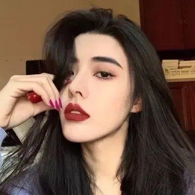 皮裘大衣女人